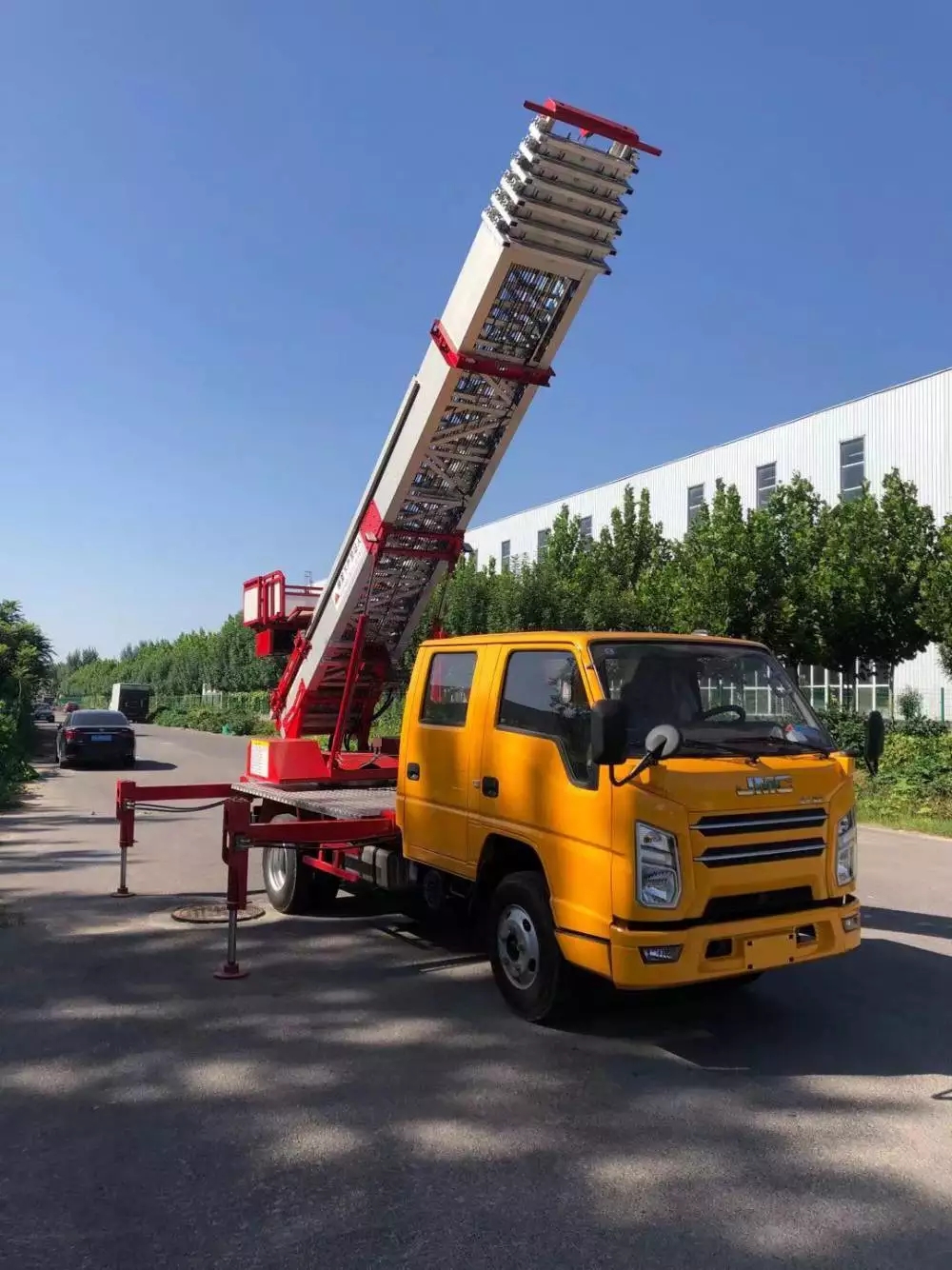 杨林尾镇附近的云梯车出租服务：轻松解决高空作业需求