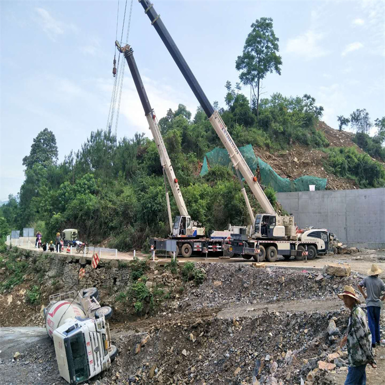 杨林尾镇汽车掉沟里叫吊车救援要多少钱