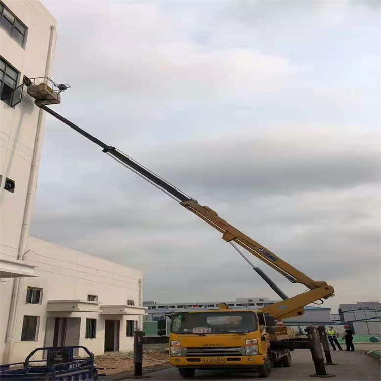 杨林尾镇吊车可以用吊笼吊人作业吗